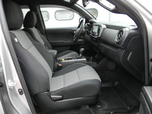 Used 2021 Toyota Tacoma TRD Off-Road AWD/4WD image 22