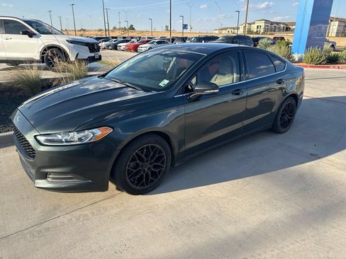 Used 2016 Ford Fusion SE FWD image 1