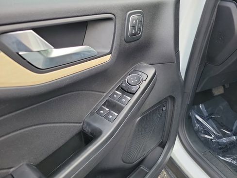 Used 2022 Ford Escape Titanium w/ Titanium Elite Package image 17