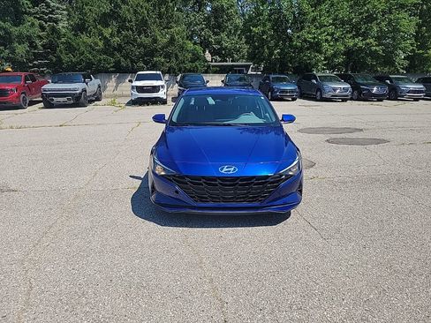 Used 2023 Hyundai Elantra SE FWD image 3