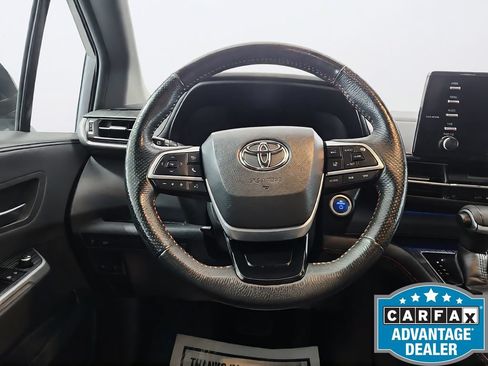 Used 2022 Toyota Sienna XSE FWD image 32