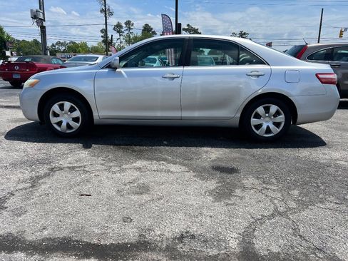 Used 2009 Toyota Camry LE FWD image 6