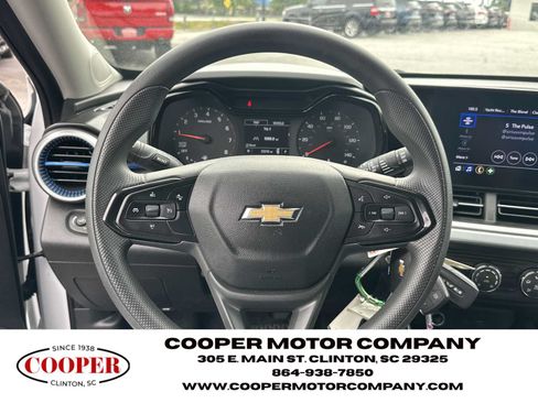 Used 2025 Chevrolet Trax LS FWD image 26