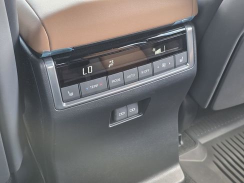 Used 2026 Lexus GX 550 w/ Accessory Package (2T) AWD/4WD image 33