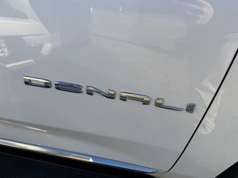 Certified 2022 GMC Yukon XL Denali image 4