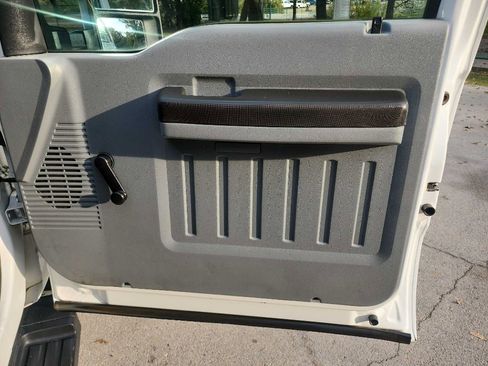 Used 2012 Ford F250 XL w/ Skid Plate Pkg image 32