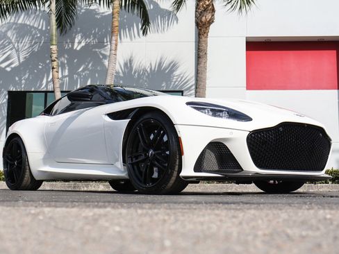 Used 2019 Aston Martin DBS Superleggera RWD image 16