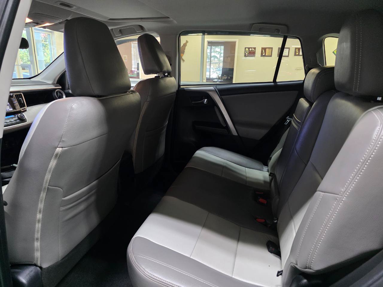Used 2018 Toyota RAV4 XLE AWD/4WD image 19
