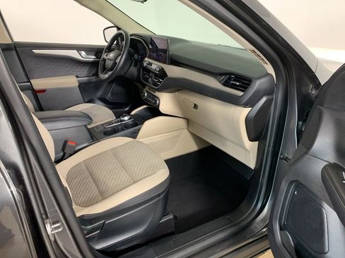 Used 2020 Ford Escape SE image 36