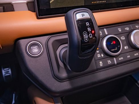 New 2025 Land Rover Defender 110 X image 28