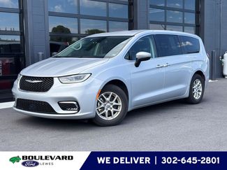 Used 2023 Chrysler Pacifica Touring-L FWD video 1