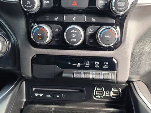 Used 2019 RAM 1500 Big Horn AWD/4WD image 15