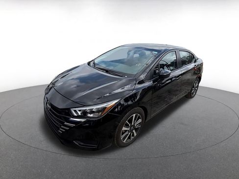 Used 2025 Nissan Versa SV image 3