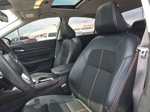 Used 2022 Nissan Altima 2.5 SR FWD image 13