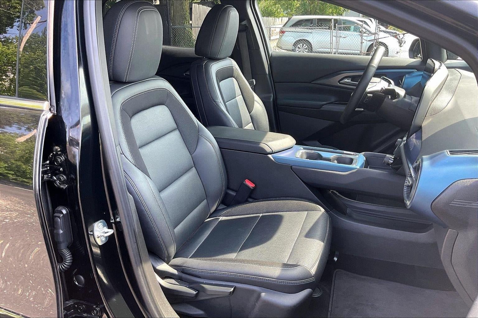 Used 2025 Chevrolet Equinox EV LT w/ Convenience Package FWD image 7