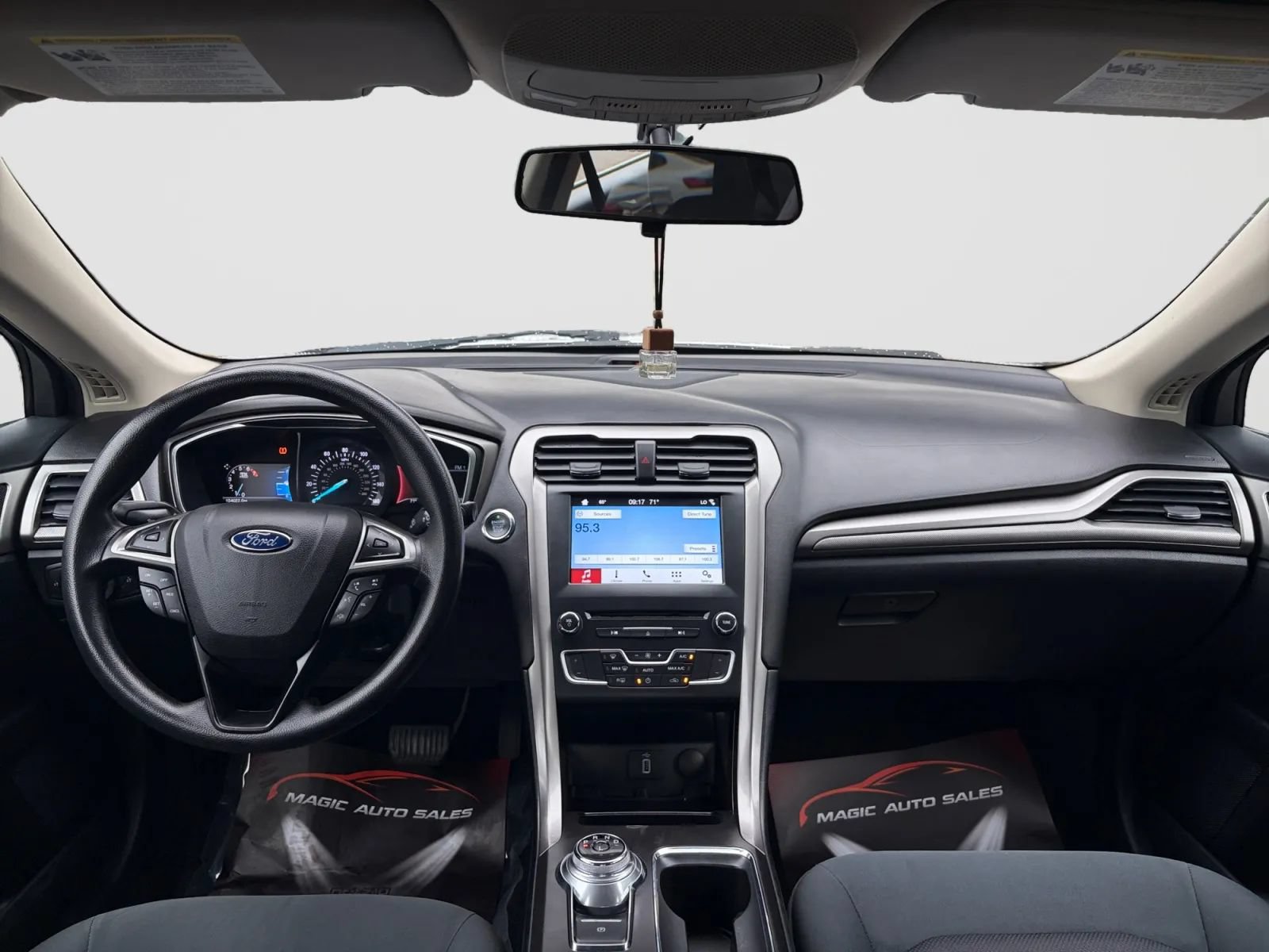 Used 2017 Ford Fusion SE w/ Fusion SE Technology Package FWD image 22