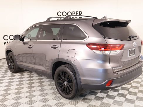 Used 2019 Toyota Highlander SE image 24