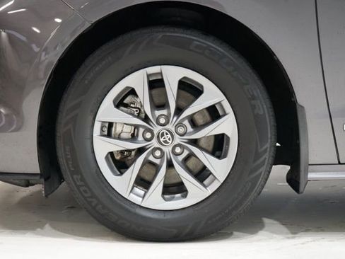 Used 2021 Toyota Sienna XLE image 12