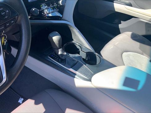 Used 2020 Toyota Camry LE FWD image 16