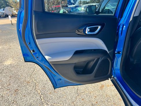 Used 2022 Jeep Compass Limited image 24