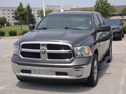 Used 2017 RAM 1500 Classic SLT AWD/4WD image 4
