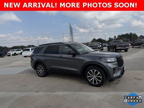 Used 2025 Ford Explorer ST-Line image 2