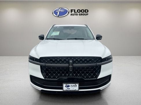 New 2026 Lincoln Navigator Reserve w/ Jet Appearance Package AWD/4WD image 2