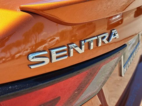 Used 2025 Nissan Sentra SR w/ SR Premium Package image 12