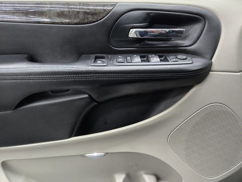 Used 2011 Dodge Grand Caravan Crew image 16