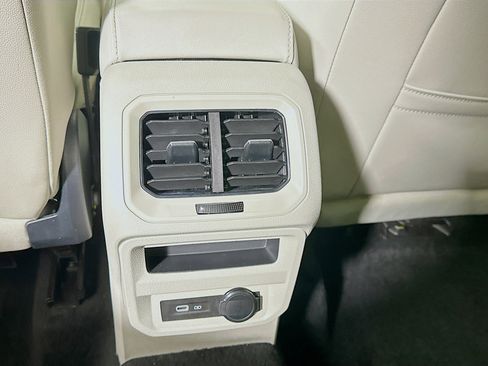 Used 2024 Volkswagen Tiguan SE FWD image 26