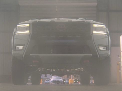 Used 2025 Nissan Frontier PRO-4X AWD/4WD image 2