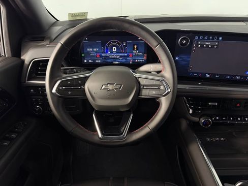 Used 2025 Chevrolet Suburban RST image 12