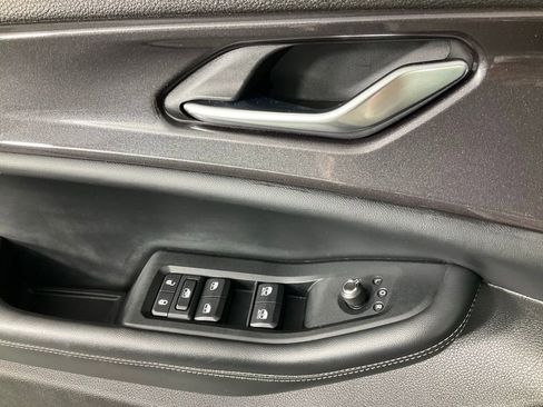 Used 2023 Jeep Grand Cherokee Laredo image 14