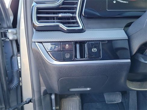 Used 2023 Kia Sportage LX image 16