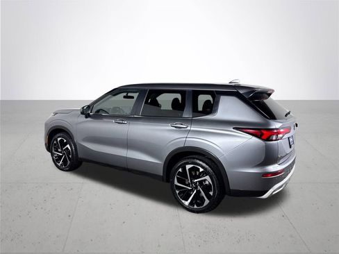 Used 2024 Mitsubishi Outlander SE image 8