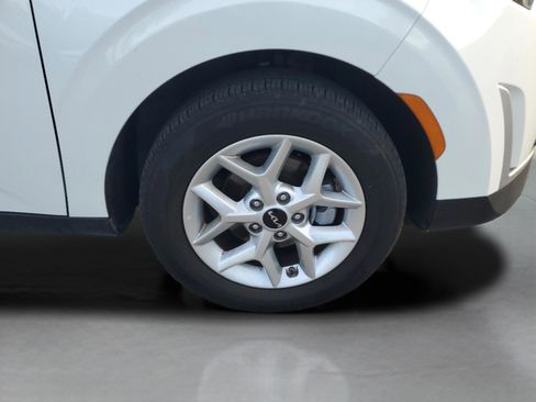 Certified 2025 Kia Soul LX w/ LX Technology Package FWD image 28
