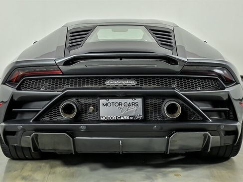 Used 2020 Lamborghini Huracan EVO RWD image 9