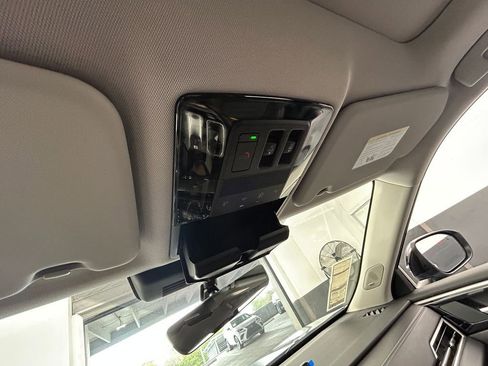 New 2025 Mitsubishi Outlander AWD image 34