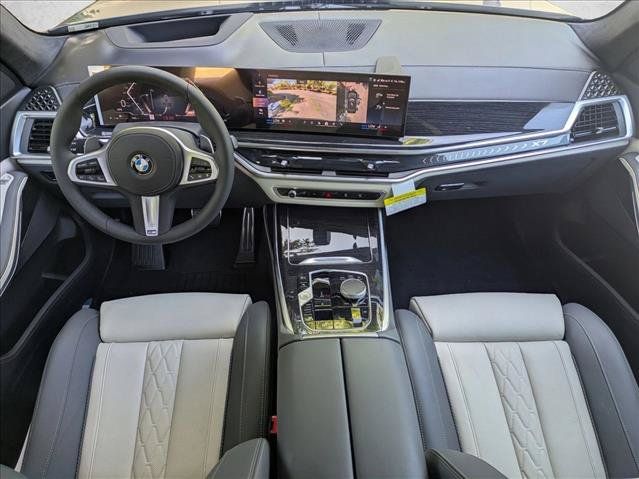 Used 2025 BMW X7 xDrive40i w/ M Sport Package AWD/4WD image 19