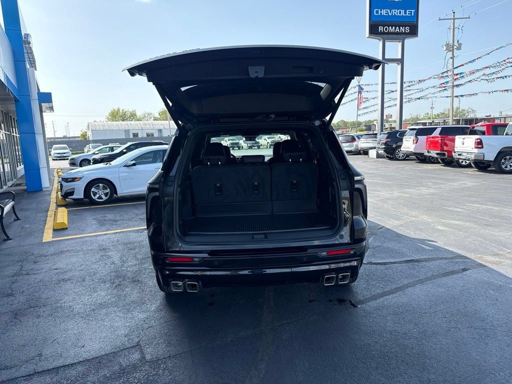 Used 2026 Chevrolet Traverse RS w/ LPO, Floor Liner Package AWD/4WD image 6