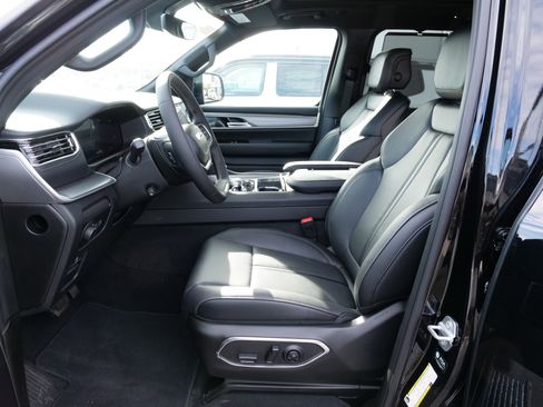 New 2026 Jeep Grand Wagoneer Limited image 15