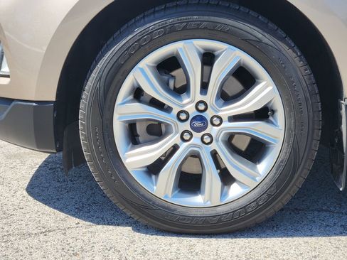 Used 2021 Ford Edge Titanium AWD/4WD image 7