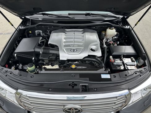 Used 2015 Toyota Land Cruiser image 30