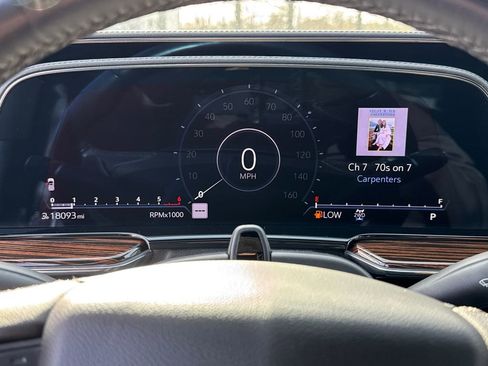 Used 2024 Cadillac Escalade ESV Premium Luxury image 28