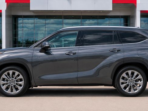 Used 2022 Toyota Highlander Limited AWD/4WD image 9