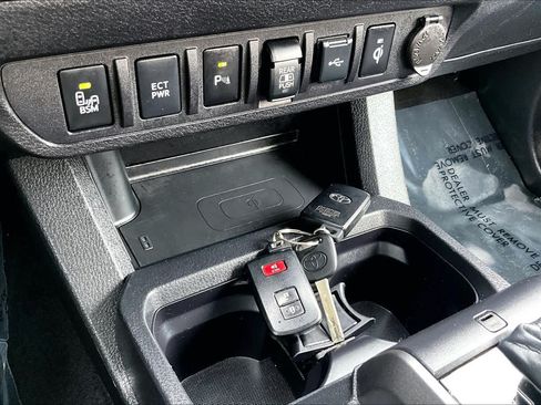 Used 2022 Toyota Tacoma TRD Sport w/ TRD Premium Sport Package AWD/4WD image 15