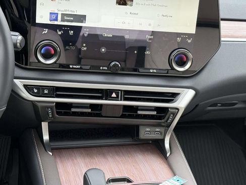 Used 2025 Lexus RX 450h Luxury w/ Convenience Package image 19