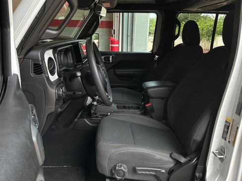 Used 2025 Jeep Wrangler Unlimited Sport AWD/4WD image 10