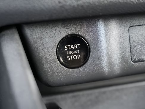 Used 2024 Nissan Rogue S AWD/4WD image 27