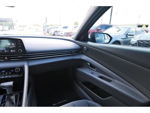 Certified 2025 Hyundai Elantra Sport FWD image 12